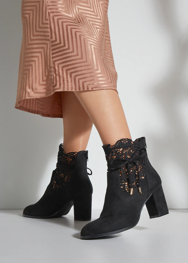 LASCANA High-Heel-Stiefelette »Herbststiefelette, Ankle Boot, Stiefel,« mit modischer Spitze und bequemen Blockabsatz