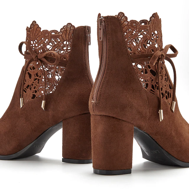 LASCANA High-Heel-Stiefelette »Herbststiefelette, Ankle Boot, Stiefel,« mit modischer Spitze und bequemen Blockabsatz