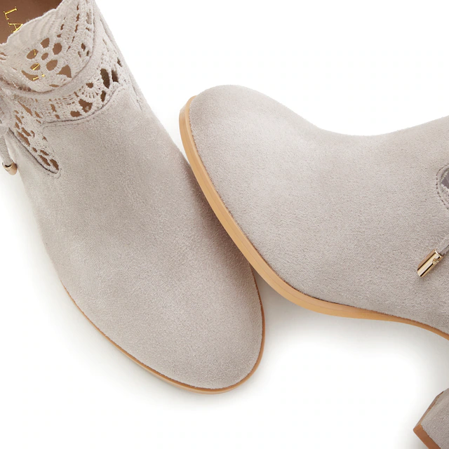 LASCANA High-Heel-Stiefelette »Herbststiefelette, Ankle Boot, Stiefel,« mit modischer Spitze und bequemen Blockabsatz
