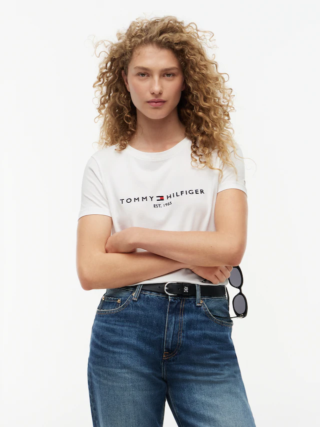 Tommy Hilfiger Rundhalsshirt »HERITAGE HILFIGER C-NK REG TEE« mit gesticktem Tommy Hilfiger Linear Logo-Schriftzug