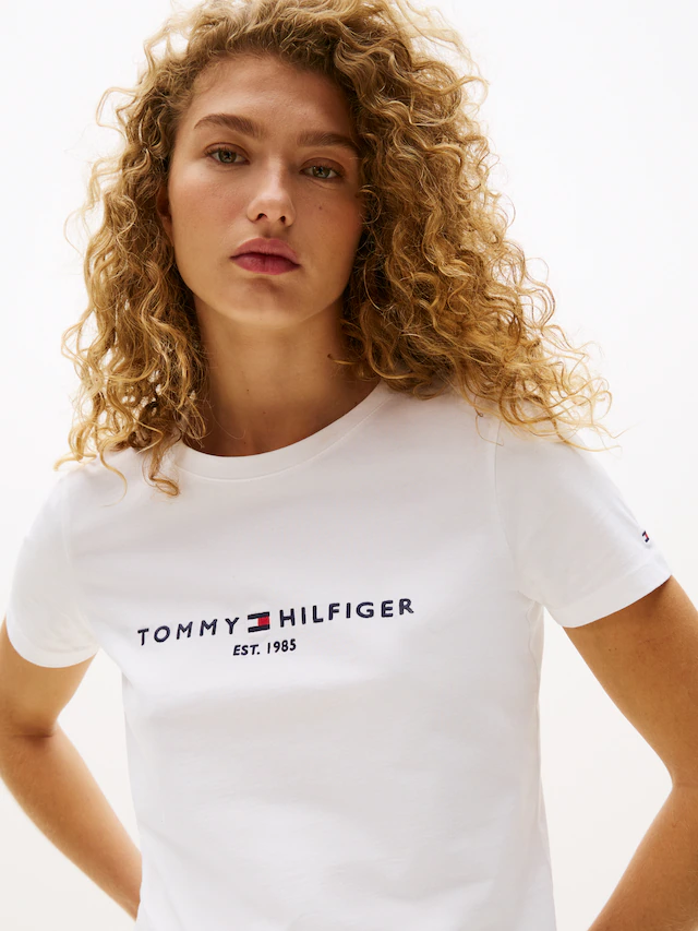 Tommy Hilfiger Rundhalsshirt »HERITAGE HILFIGER C-NK REG TEE« mit gesticktem Tommy Hilfiger Linear Logo-Schriftzug