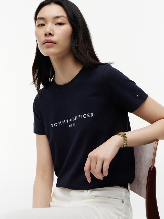 Tommy Hilfiger Rundhalsshirt »HERITAGE HILFIGER C-NK REG TEE« mit gesticktem Tommy Hilfiger Linear Logo-Schriftzug