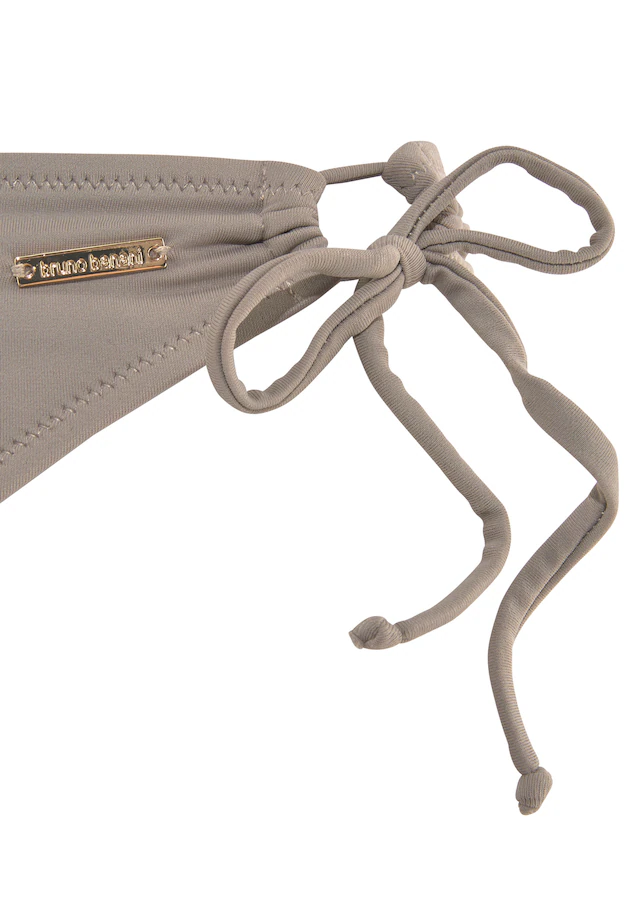 Bruno Banani Triangel-Bikini mit gold-schwarzenen Accessories
