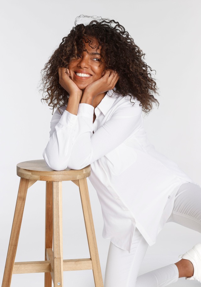 Tamaris Hemdbluse »mit lockerem Schnitt, aus fließender Viskose-Qualität« im Oversize-Look mit Tasche