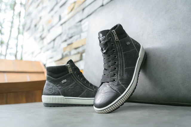 Remonte Schnürboots , Plateau, Schnürstiefelette, Boots in Crash-Optik