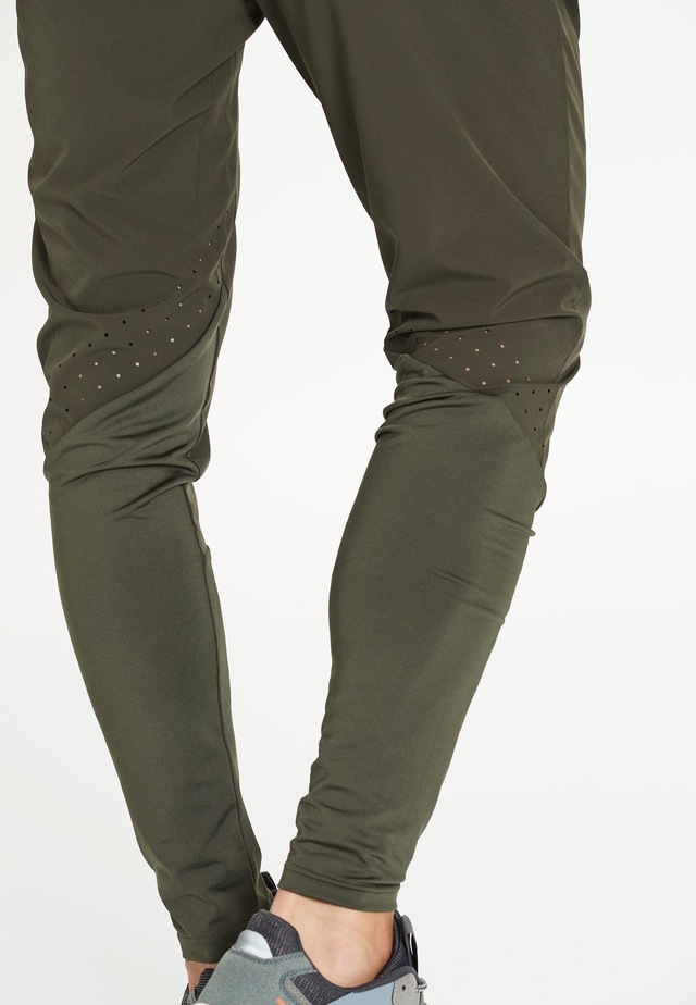 Virtus Sweathose »BLAG V2« mit atmungsaktivem 4-Wege-Funktionsstretch