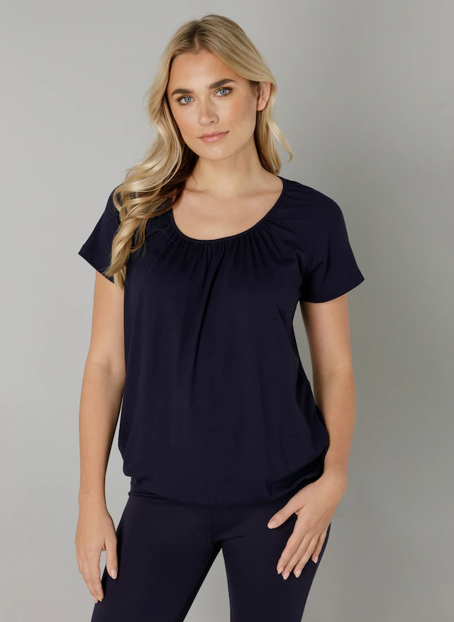 Base Level T-Shirt »Yona« mit Raffung am Rundhalsausschnitt