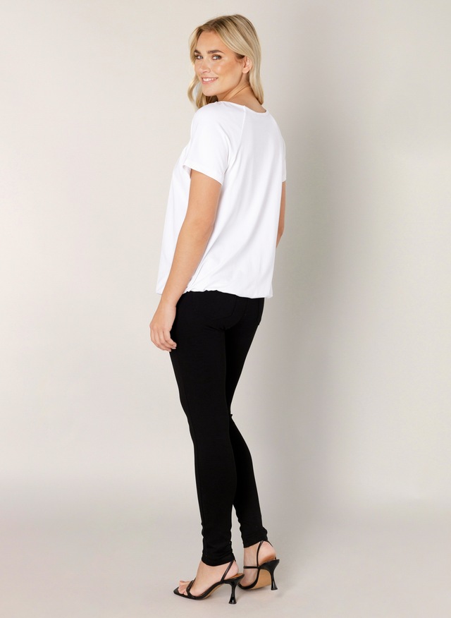 Base Level T-Shirt »Yona« mit Raffung am Rundhalsausschnitt