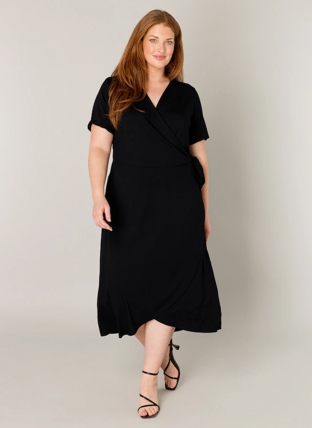 Base Level Curvy Wickelkleid »Abbie« Weich fließende Viskose-Mischqualität