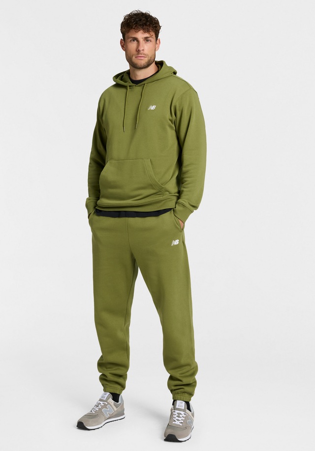 New Balance Jogginghose »SPORT ESSENTIALS FLEECE JOGGER« mit Eingrifftaschen, aus Fleece, lockere Passform