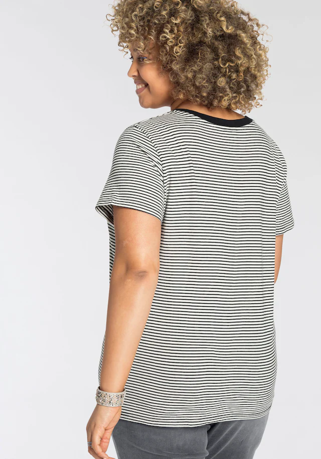Levi's® Plus Kurzarmshirt »V NECK TEE« Gerade geschnittene Passform