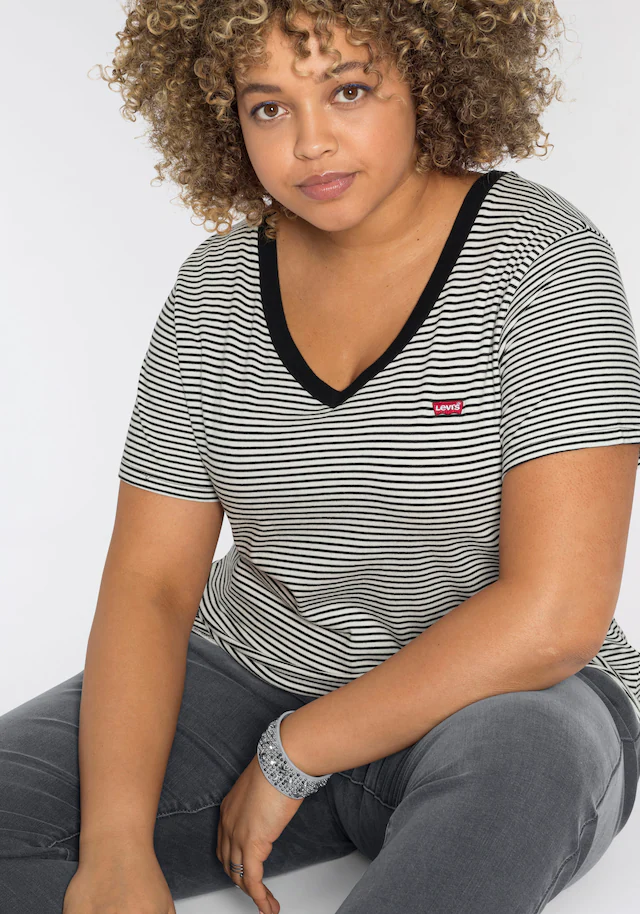 Levi's® Plus Kurzarmshirt »V NECK TEE« Gerade geschnittene Passform