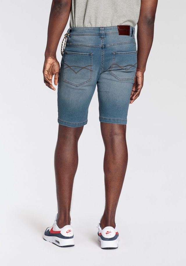Bruno Banani Jeansshorts Set, mit Band, 2 tlg. bequemer Sitz, gerade Beinform, mit praktischen Taschen