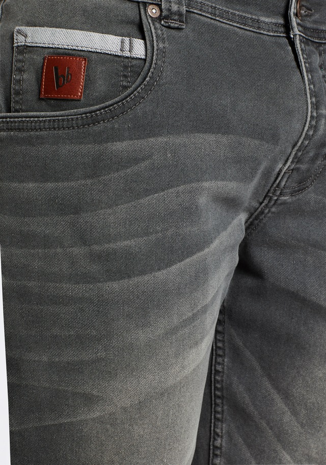 Bruno Banani Jeansshorts Set, mit Band, 2 tlg. bequemer Sitz, gerade Beinform, mit praktischen Taschen