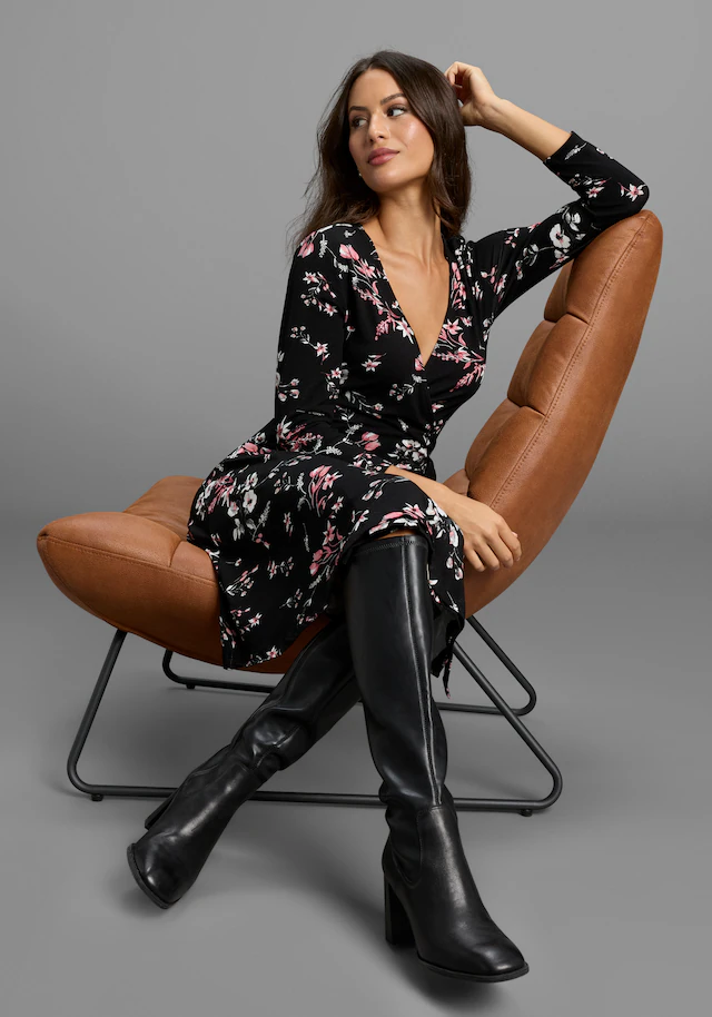 Laura Scott Sommerkleid »aus elastischer Shirtware« femininer Stil, für entspannte Tage, mit V-Ausschnitt, mit 3/4-Ärmeln