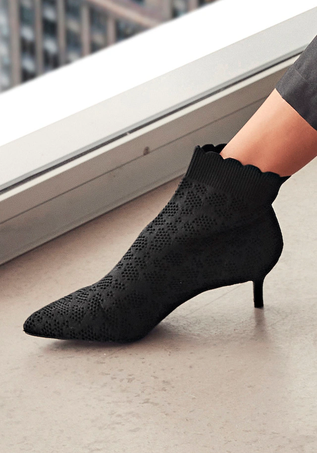 LASCANA Ankleboots »Sock Boot, High Heel Stiefelette, Stiefel,« aus elegant elastischer Spitze