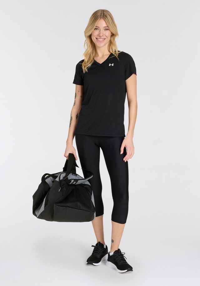 Under Armour® Trainingsshirt »TECH SSV- SOLID« mit V-Ausschnitt, schnell trocknend, atmungsaktiv, normale Schnittform