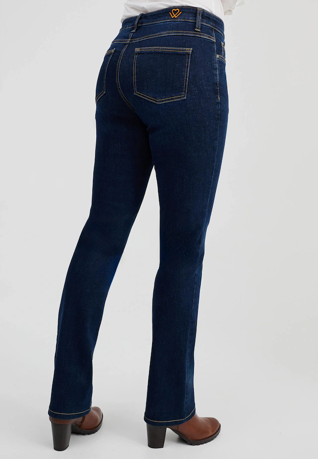 wonderjeans Bootcut-Jeans Figurbetonte Form mit leicht ausgestelltem Bein