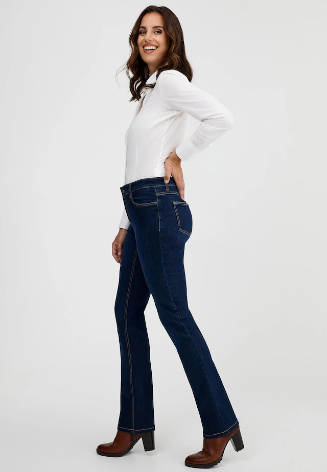 wonderjeans Bootcut-Jeans Figurbetonte Form mit leicht ausgestelltem Bein