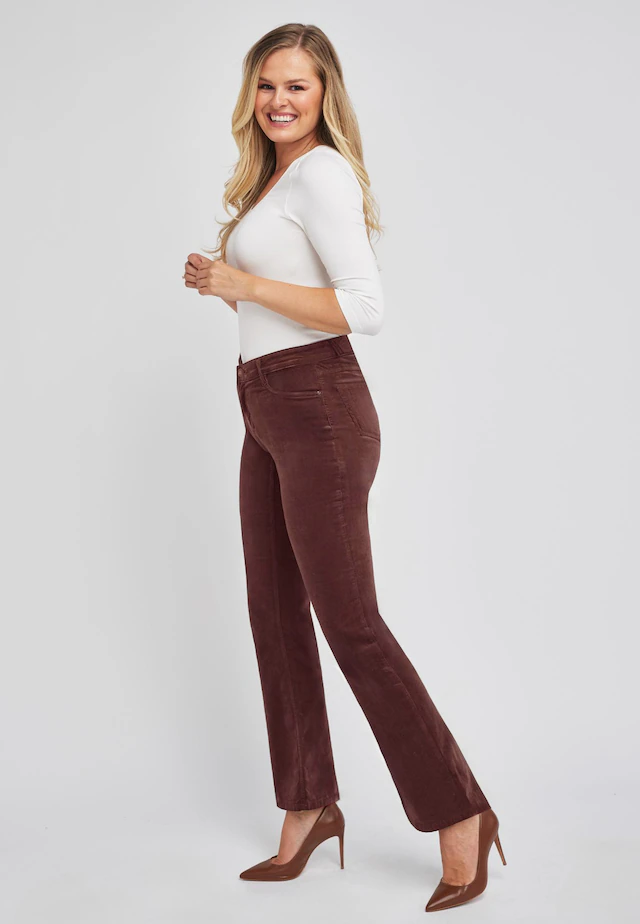 wonderjeans Bootcut-Jeans Figurbetonte Form mit leicht ausgestelltem Bein
