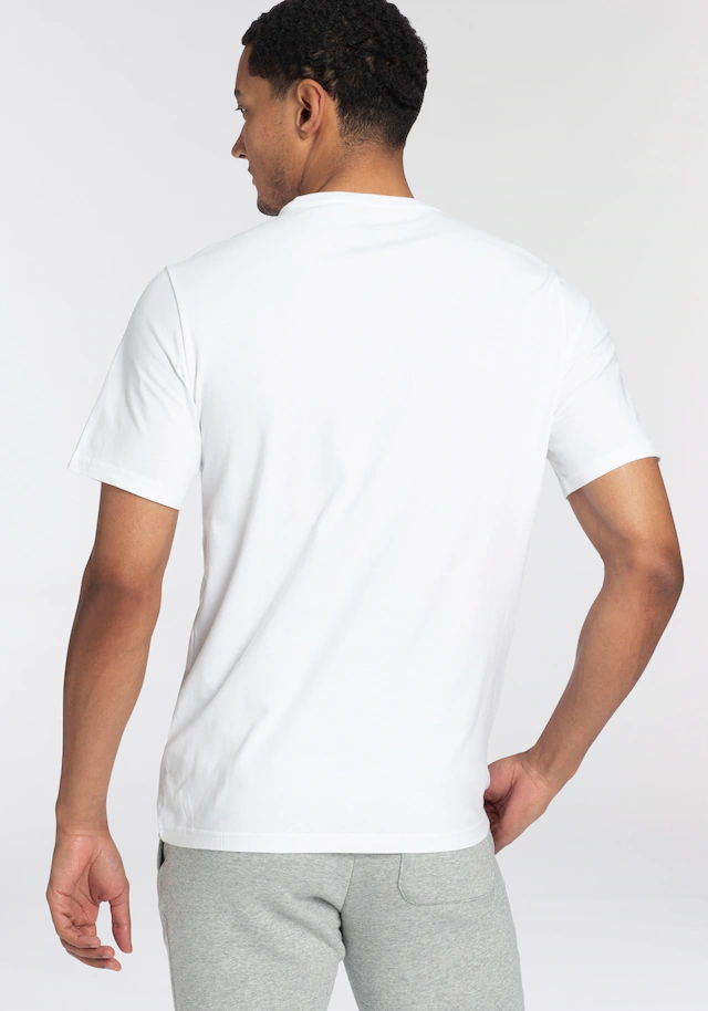 Converse T-Shirt »CONVERSE GO-TO ALL STAR PATCH STANDARD-FIT T-SHIRT« mit Rundhalsausschnitt, Kurzarm-Design, aus Baumwolle