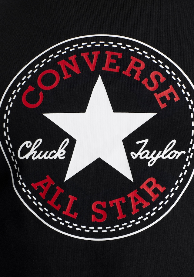 Converse T-Shirt »CONVERSE GO-TO ALL STAR PATCH STANDARD-FIT T-SHIRT« mit Rundhalsausschnitt, Kurzarm-Design, aus Baumwolle