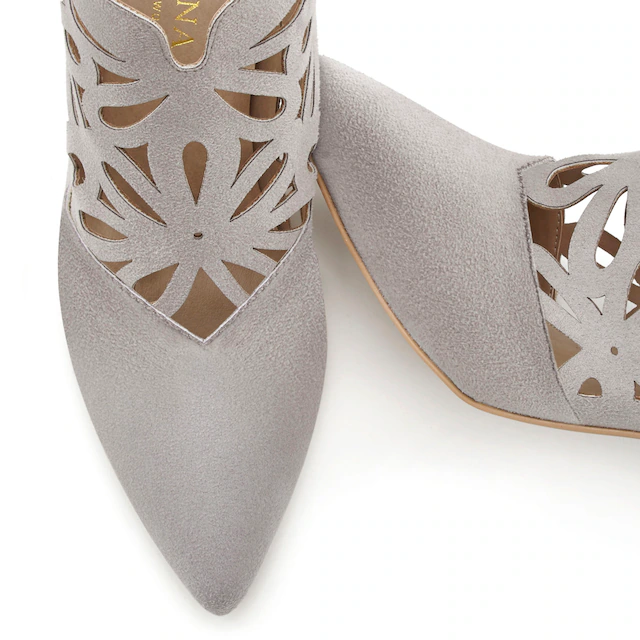 LASCANA High-Heel-Stiefelette »Ankle Boot, Stiefelette, Stiefel,« mit eleganter Spitze und Blockabsatz