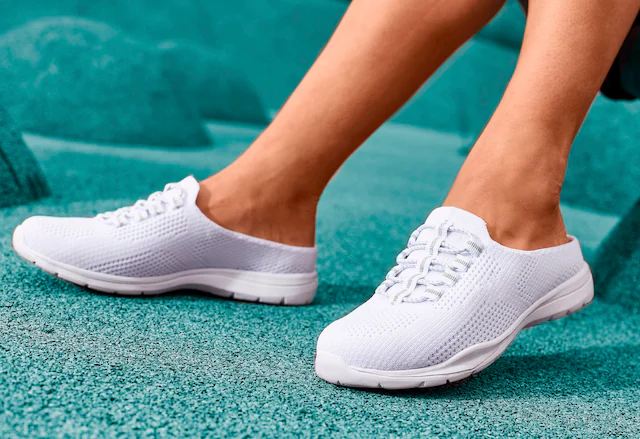 LASCANA ACTIVE Sneaker »Slip-On-Sneaker,« zum Reinschlüpfen, ultraleicht, Sabot, Clog, Freizeitschuh VEGAN