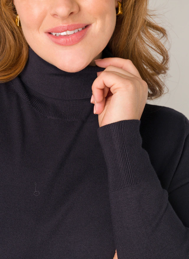 Base Level Curvy Rollkragenpullover »Yuena« Feiner Strickpullover mit Viskose / Große Größen