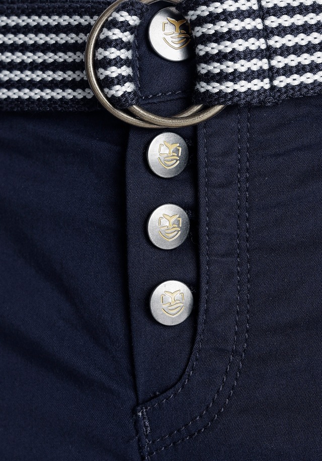 DELMAO Chinohose mit passendem Gürtel