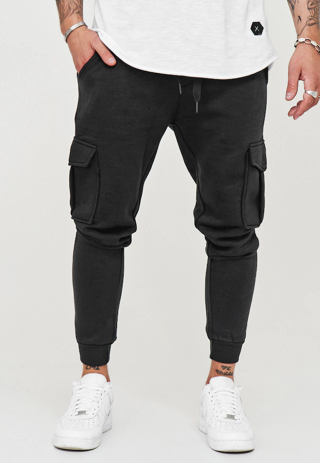 behype Trainingshose »MATAY« mit praktischen Cargotaschen