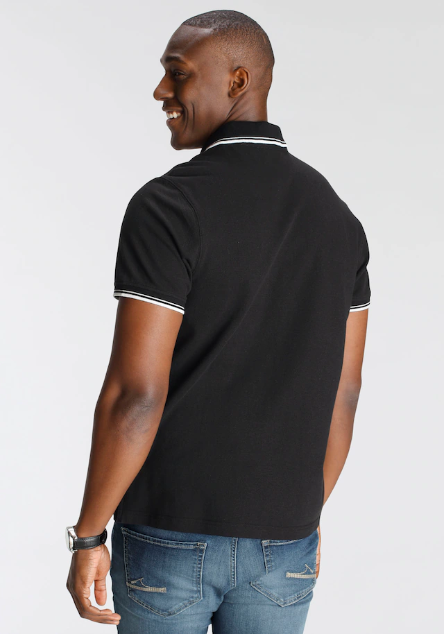 DELMAO Poloshirt »in vielen Sommer Farben! Preis-Leistungs Bestseller!« Trendige lockere Passform, immer perfekt gestylt! Sportlicher Look