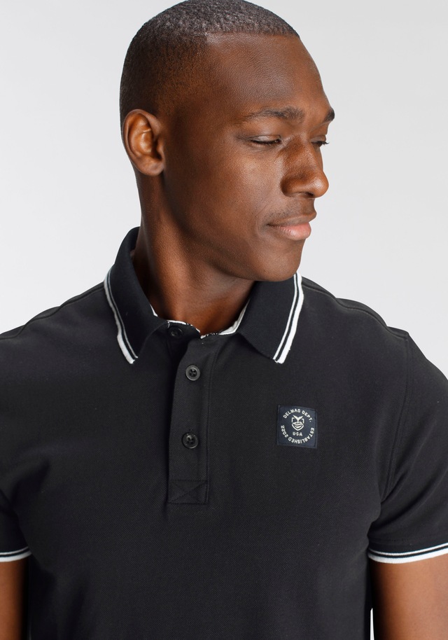 DELMAO Poloshirt »in vielen Sommer Farben! Preis-Leistungs Bestseller!« Trendige lockere Passform, immer perfekt gestylt! Sportlicher Look