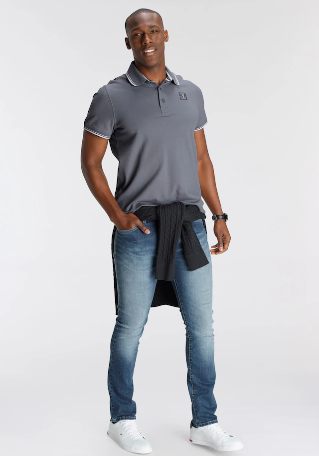 DELMAO Poloshirt »in vielen Sommer Farben! Preis-Leistungs Bestseller!« Trendige lockere Passform, immer perfekt gestylt! Sportlicher Look