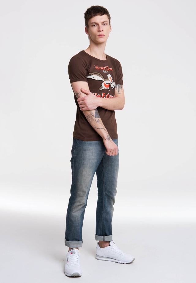 LOGOSHIRT T-Shirt »Coyote« mit großem Looney Tunes-Druck