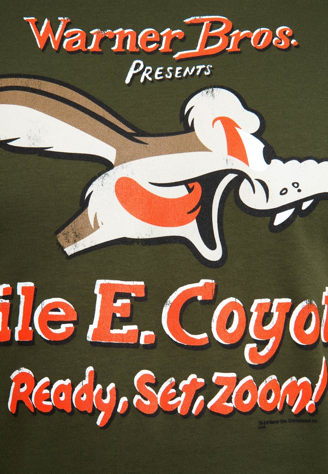 LOGOSHIRT T-Shirt »Coyote« mit großem Looney Tunes-Druck