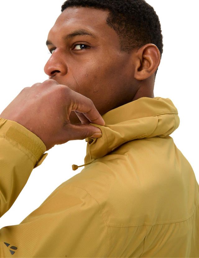 VAUDE Fahrradjacke »Men's Escape Bike Light Jacket« mit Kapuze mit leichtem Material, mit Reißverschlusstaschen