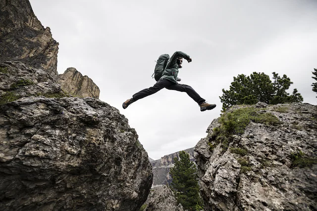 VAUDE Outdoorhose »Men's Farley Stretch T-Zip Pants III« mit Gesäßtasche und Eingrifftaschen, mit Reißverschluss-Applikationen