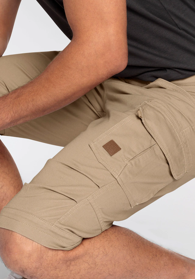 Bruno Banani Bermudas schmale Passform, gerade Beinform, mit Cargotaschen