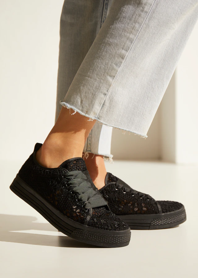 LASCANA Sneaker »Schnürhalbschuhe, Freizeitschuhe,« mit leichter Plateausohle und Spitze VEGAN
