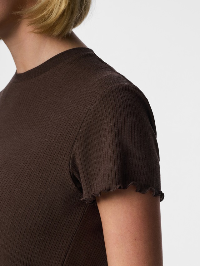 pieces Kurzarmshirt »PCNICCA SS O-NECK TOP KAC BFD« Viskosemischung, slim fit
