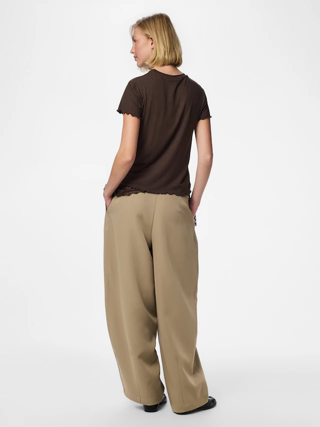 pieces Kurzarmshirt »PCNICCA SS O-NECK TOP KAC BFD« Viskosemischung, slim fit