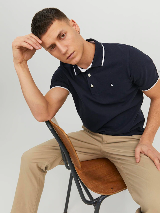 Jack & Jones Poloshirt »JJEPAULOS Poloshirt mit klassischem Kragen und figurbetonter Form« Logostickerei, modisch, schmal, Baumwolle, Polokragen