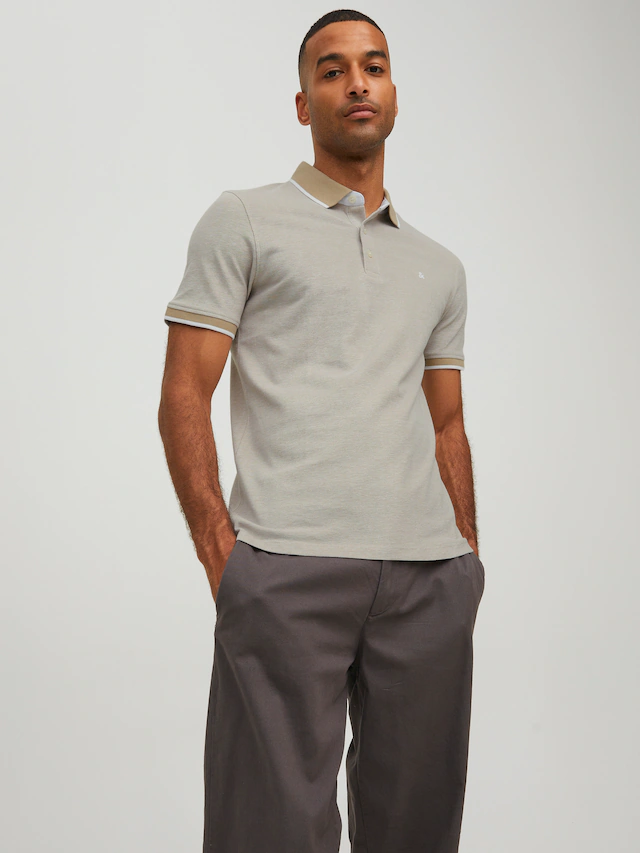 Jack & Jones Poloshirt »JJEPAULOS Poloshirt mit klassischem Kragen und figurbetonter Form« Logostickerei, modisch, schmal, Baumwolle, Polokragen
