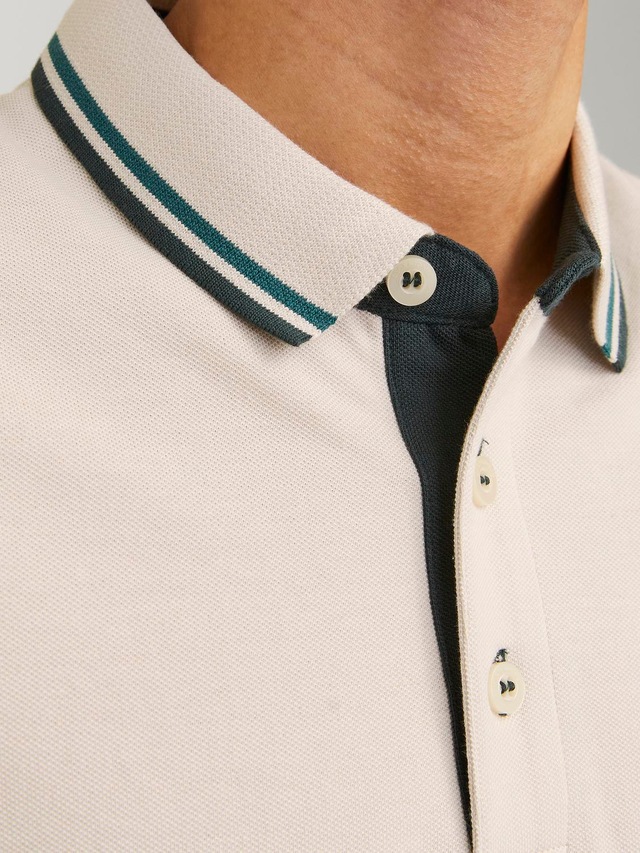 Jack & Jones Poloshirt »JJEPAULOS Poloshirt mit klassischem Kragen und figurbetonter Form« Logostickerei, modisch, schmal, Baumwolle, Polokragen