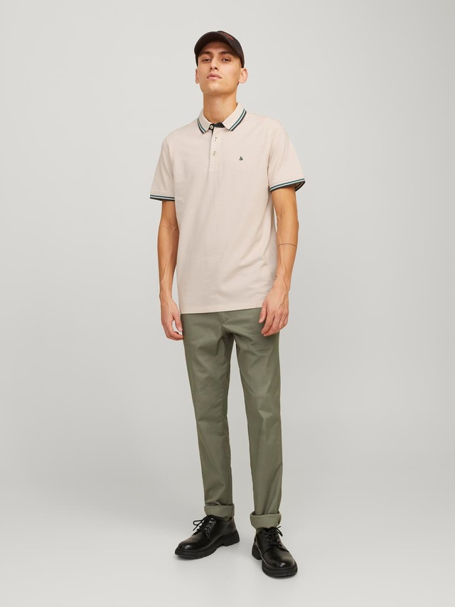 Jack & Jones Poloshirt »JJEPAULOS Poloshirt mit klassischem Kragen und figurbetonter Form« Logostickerei, modisch, schmal, Baumwolle, Polokragen