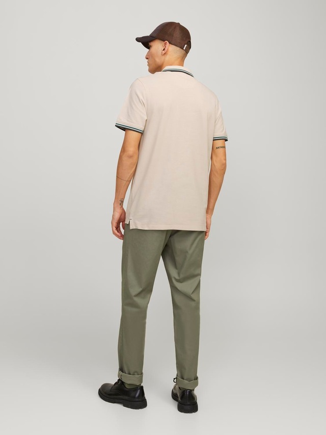 Jack & Jones Poloshirt »JJEPAULOS Poloshirt mit klassischem Kragen und figurbetonter Form« Logostickerei, modisch, schmal, Baumwolle, Polokragen
