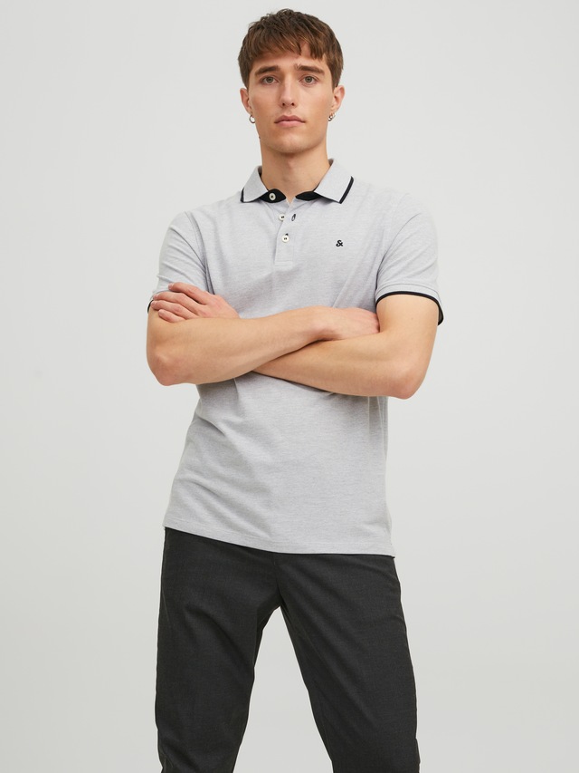 Jack & Jones Poloshirt »JJEPAULOS Poloshirt mit klassischem Kragen und figurbetonter Form« Logostickerei, modisch, schmal, Baumwolle, Polokragen