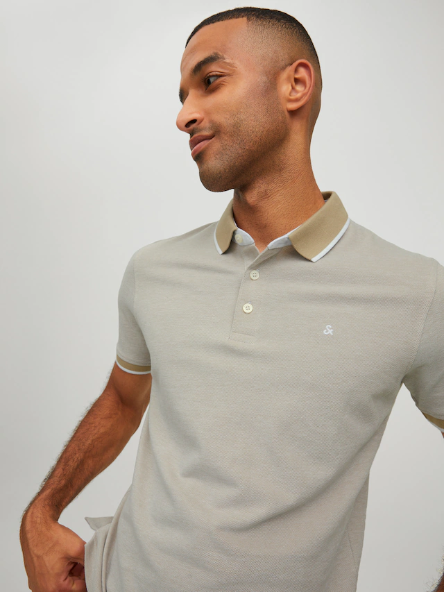 Jack & Jones Poloshirt »JJEPAULOS Poloshirt mit klassischem Kragen und figurbetonter Form« Logostickerei, modisch, schmal, Baumwolle, Polokragen