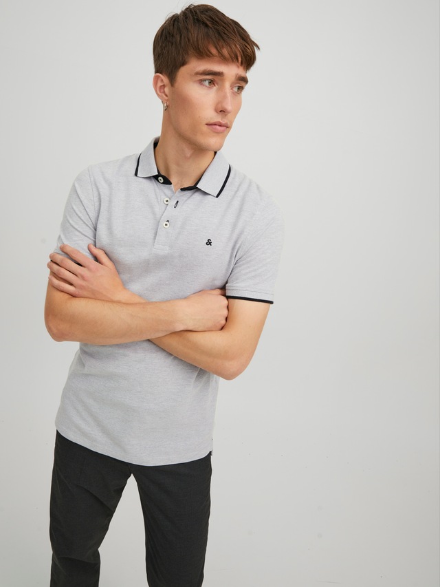 Jack & Jones Poloshirt »JJEPAULOS Poloshirt mit klassischem Kragen und figurbetonter Form« Logostickerei, modisch, schmal, Baumwolle, Polokragen